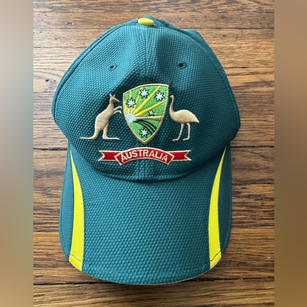 OFFICIAL LICENSED (ASICS) Australian Ashes Cricket Hat Brand New Firm Price